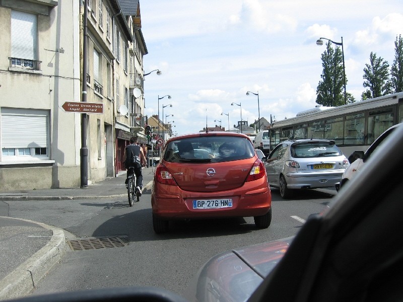 école de détectives, cours de filature en voiture à l'université Paris 2